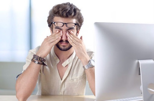 Căng thẳng, mệt mỏi là nguyên nhân khiến mắt trái giật