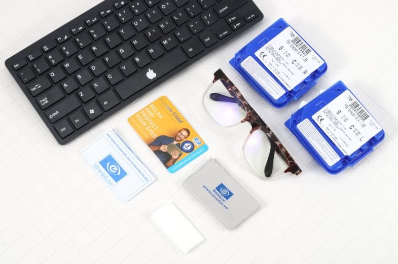 Tròng kính essilor eyezen crizal