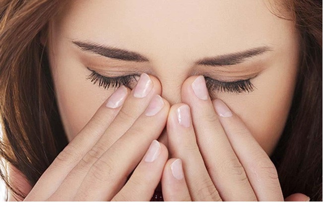 Giải mã hiện tượng mắt phải giật