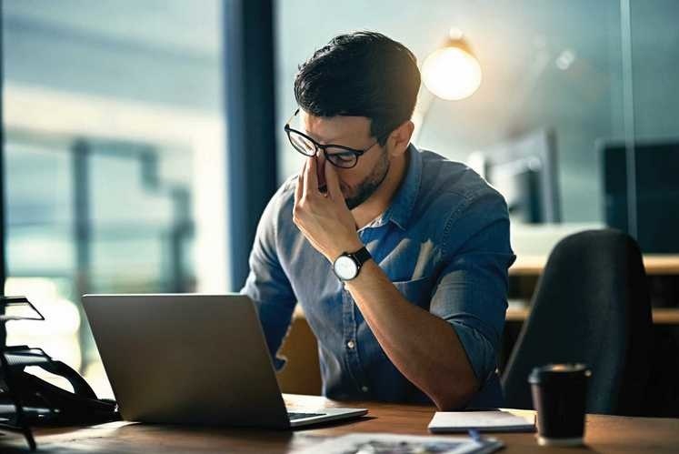 hiện tượng mắt trái giật ở nam