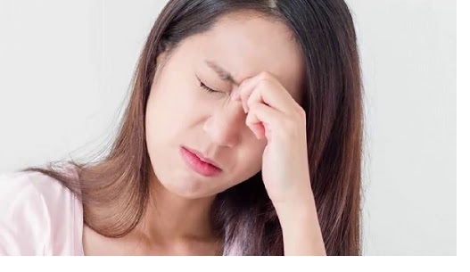 Hiện tượng nháy mắt phải xảy ra khá phổ biến