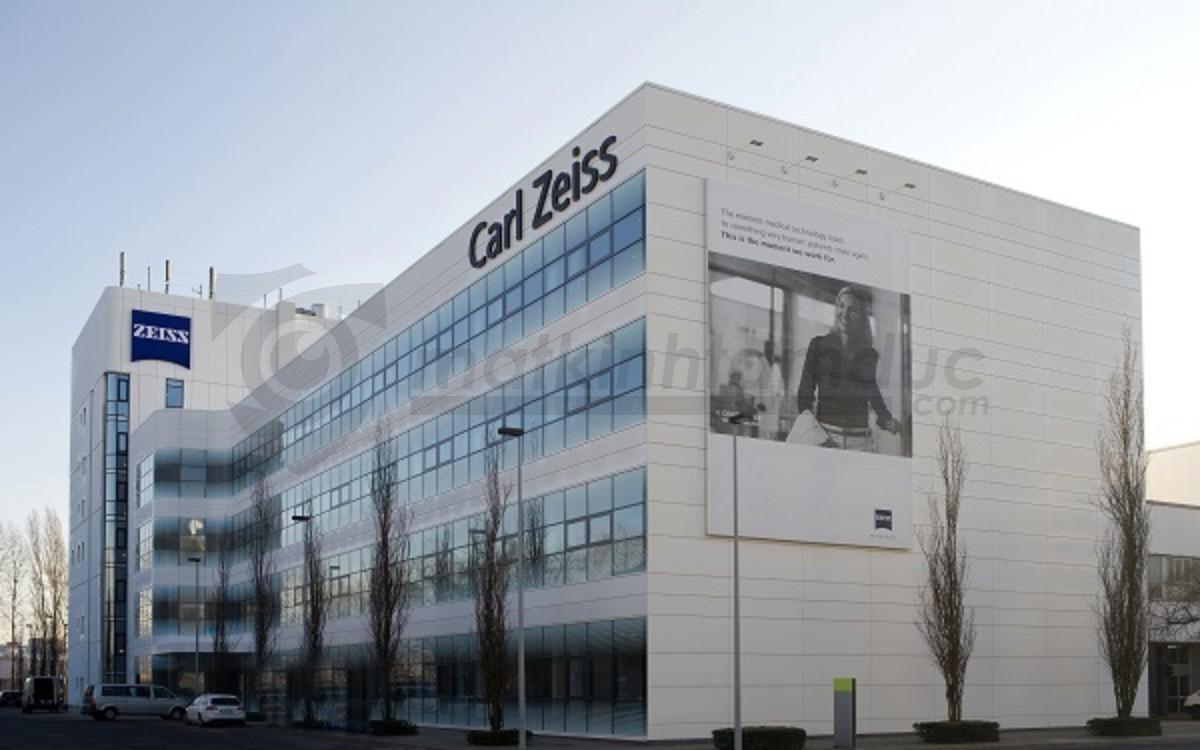 Tròng kính Zeiss là sản phẩm của tập đoàn Carl Zeiss Đức - chuyên sản xuất các thiết bị về quang học hàng đầu thế giới.
