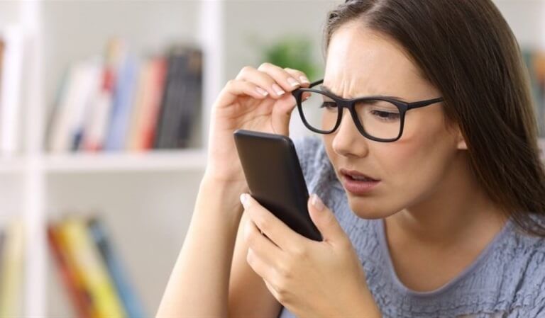 bị cận thị không đeo kính có sao không?