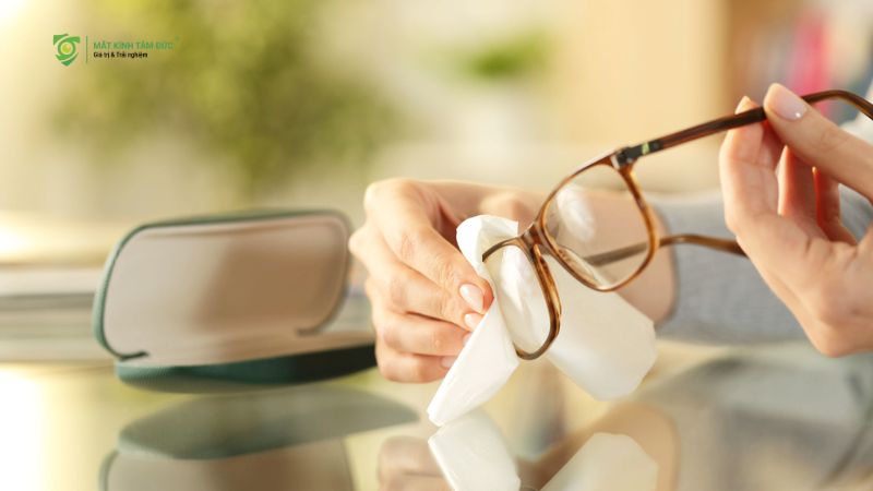 Cách vệ sinh gọng kính