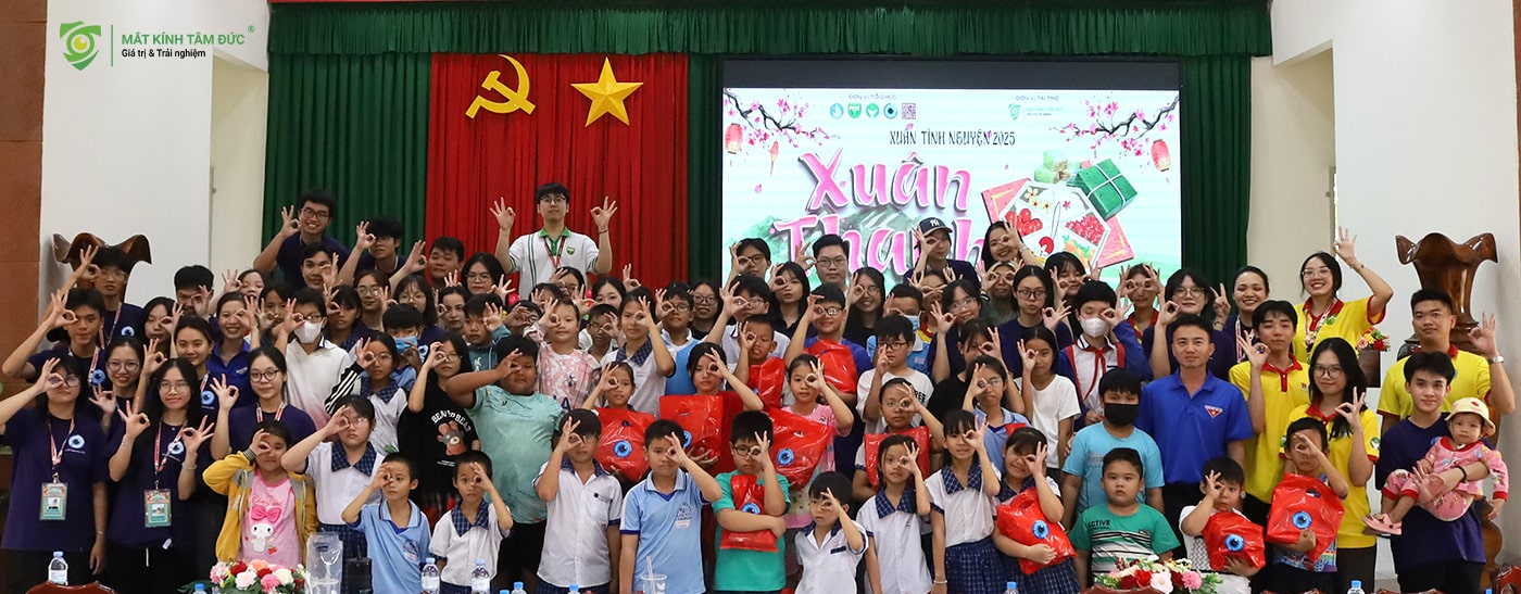 mắt kính tâm đức