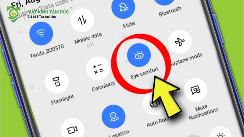 Bật chế độ eye comfort trên thiết bị điện tử để bảo vệ mắt khỏi tác động tiêu cực của ánh sáng xanh