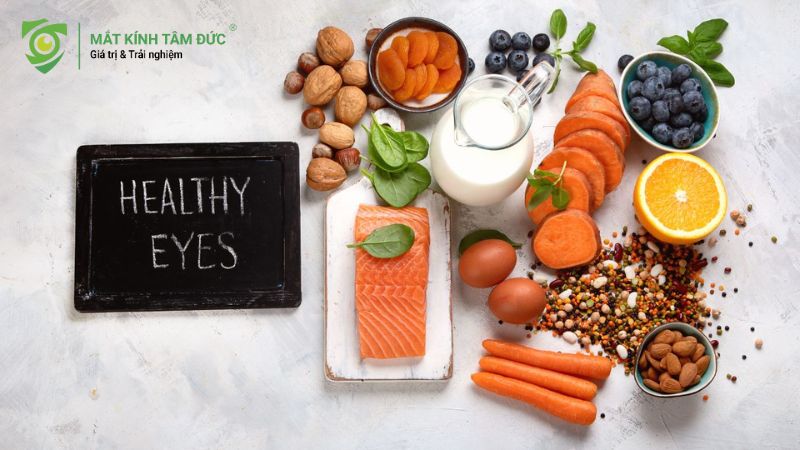 Nhiều loại thực phẩm khác nhau cung cấp các vitamin A, C, E, cùng với lutein và zeaxanthin tốt cho mắt