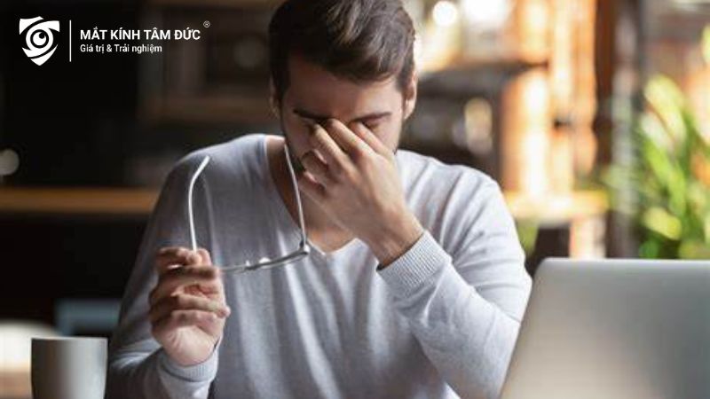 Tác hại của ánh sáng xanh đối với mắt, gây mỏi mắt, khô mắt