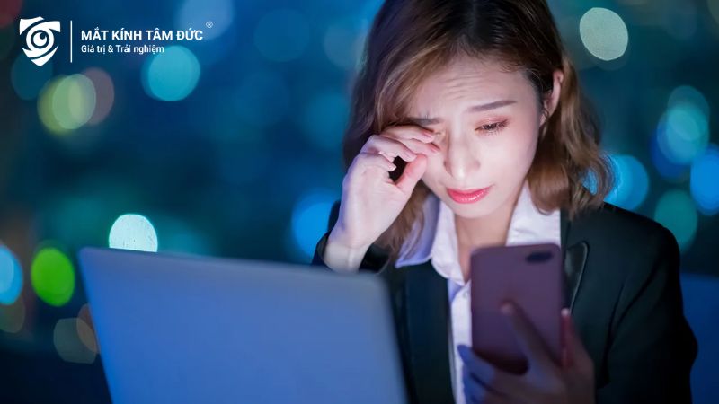 Ánh sáng xanh là gì? Ánh sáng xanh (tiếng Anh: Blue Light) là loại ánh sáng có bước sóng từ 380nm đến 500nm. Ánh sáng xanh thường xuất hiện trên các thiết bị điện tử