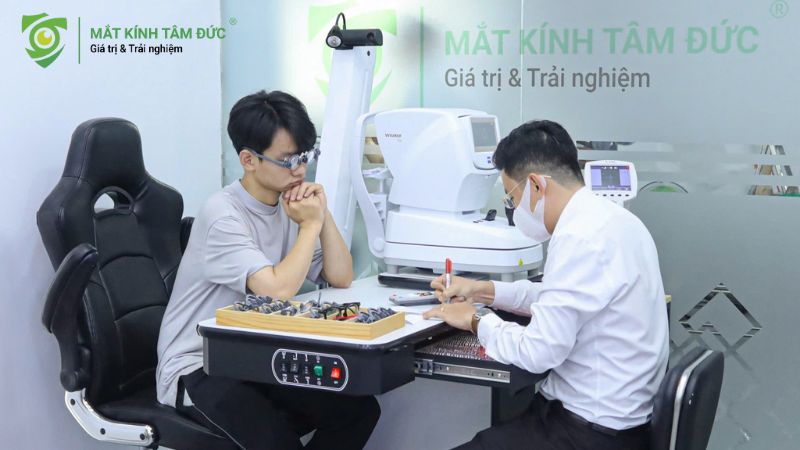 Trải nghiệm đo mắt cùng các công nghệ máy tiên tiến tại Mắt Kính Tâm Đức