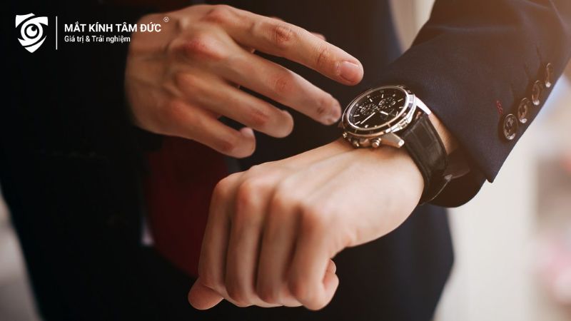 Đeo đồng hồ sang trọng, món quà tặng sinh nhật cho nam thể hiện phong cách và sự lịch lãm