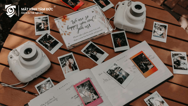 Album ảnh polaroid kỷ niệm tình yêu ngày Valentine để nhìn lại những khoảng khắc hạnh phúc của cặp đôi khi yêu nhau