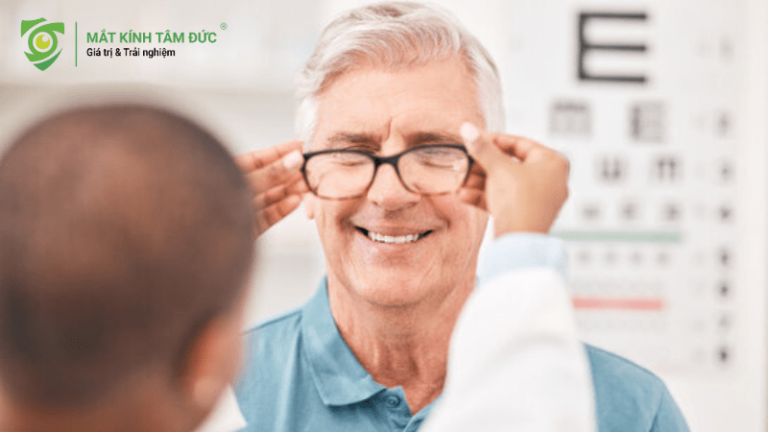 Chọn kính lão cho người thân: Bí quyết giúp đôi mắt luôn khỏe mạnh