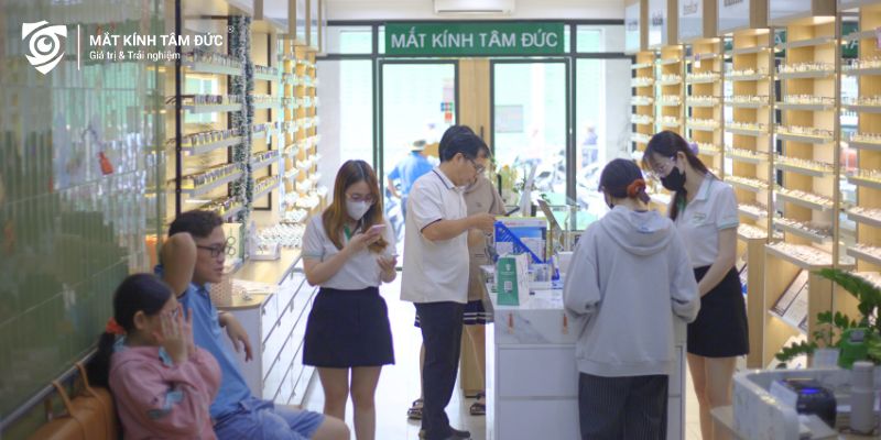 Mắt kính Tâm Đức - đại lý phân phối chính thức của thương hiệu kính Police tại Việt Nam