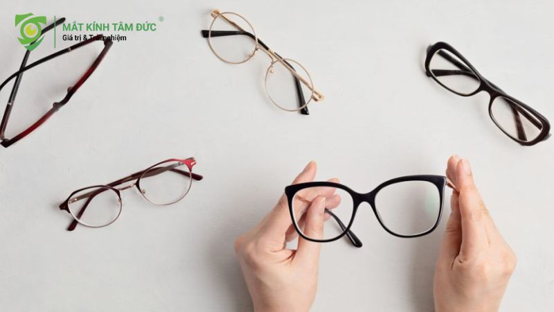 Những loại kính phù hợp với dáng mắt Tam Bạch mà bạn không thể bỏ qua