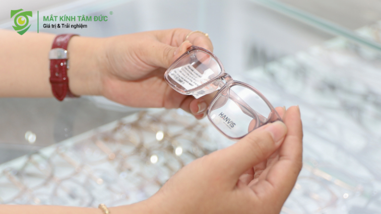 Gọng kính nào bền nhất? Nên chọn gọng kính nhựa hay kim loại? (update mới nhất 2025)