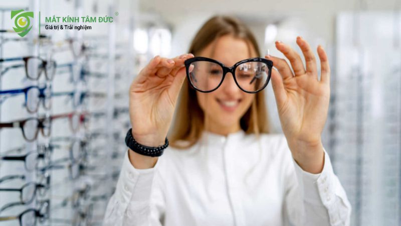 Kính cận là thấu kính gì? Tổng hợp các loại kính cận phổ biến
