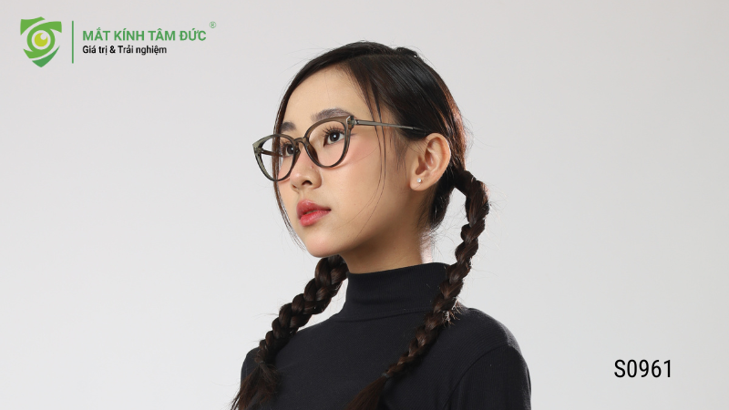 cach-chon-mat-kinh-theo-phong-thuy-2025 (11)