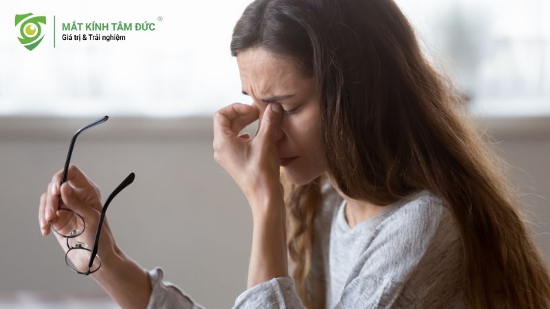Đeo kính sai độ tăng nguy cơ nhược thị