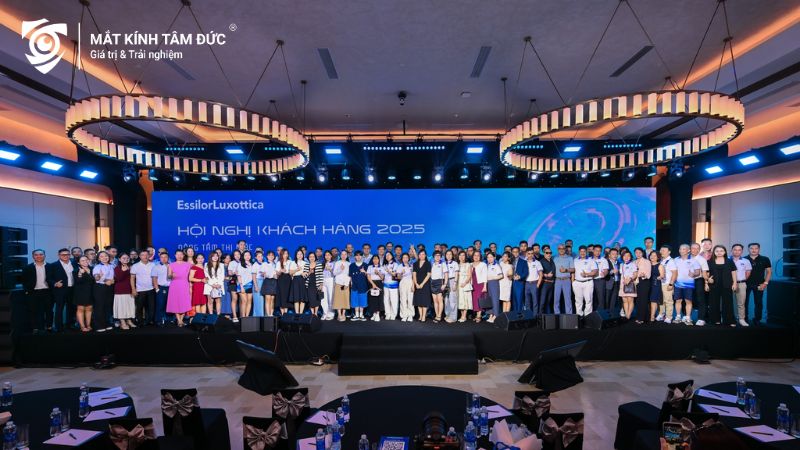 mat-kinh-tam-duc-tham-du-hoi-nghi-khach-hang-essilorluxottica-2025