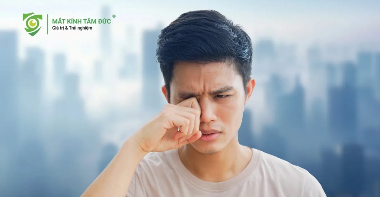 Bụi mịn PM2.5 'ăn mòn' giác mạc? Mắt kính cứu bạn thế nào?
