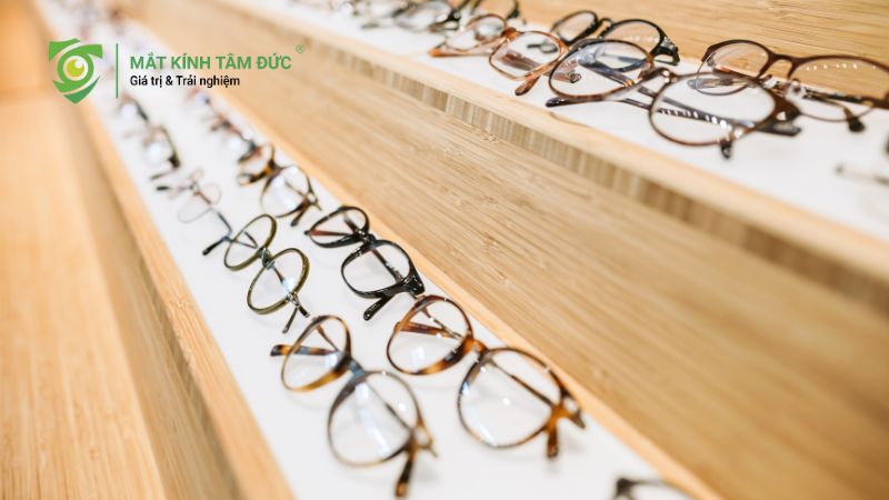 Hướng dẫn cách tháo, lắp tròng kính cận đơn giản mà ai cũng làm được