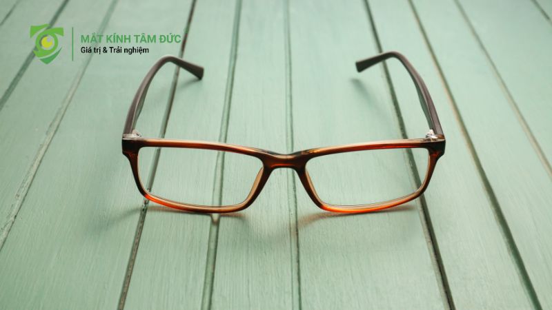 Hướng dẫn cách tháo, lắp tròng kính cận đơn giản mà ai cũng làm được