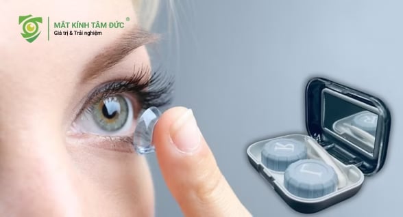 Việc vệ sinh và bảo quản kính áp tròng không phải là một tùy chọn, mà là một yêu cầu bắt buộc, đặc biệt đối với các loại kính định kỳ (hai tuần, một tháng). Thói quen này giúp loại bỏ vi khuẩn, protein, và lipid tích tụ, đảm bảo bạn luôn đeo kính áp tròng an toàn và thoải mái.