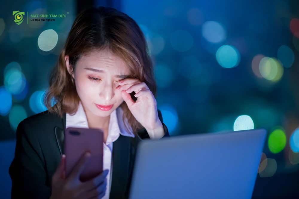 Ánh sáng xanh từ thiết bị điện tử: Nguyên nhân gây ra cận thị hàng đầu