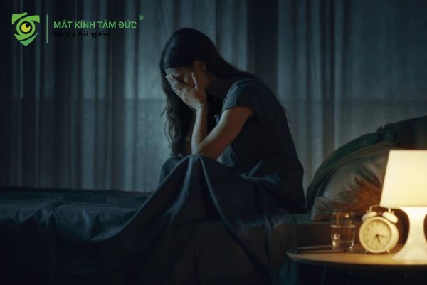Khóc trong môi trường thiếu sáng – Áp lực điều tiết cực độ