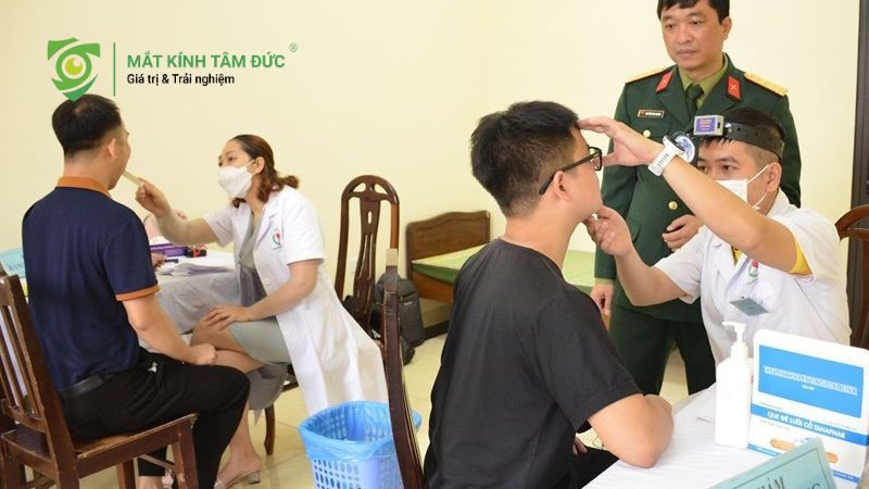 Cận bao nhiêu độ không đi nghĩa vụ? Phân biệt tạm hoãn và miễn do cận thị