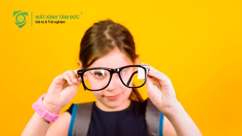 Cận thị học đường là gì? Nguyên nhân và cách phòng ngừa cho trẻ
