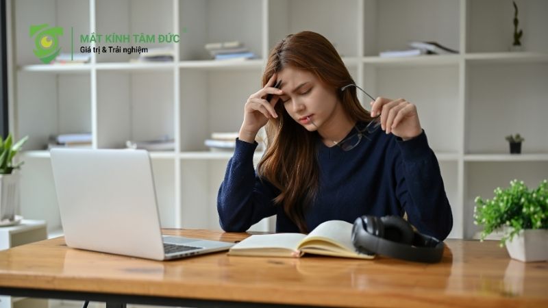 Sai độ kính là nguyên nhân phổ biến khiến đeo kính cận bị mỏi mắt