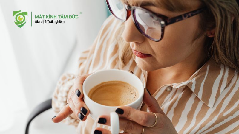 Đeo kính có ảnh hưởng đến mũi không? Hướng dẫn chọn gọng kính phù hợp