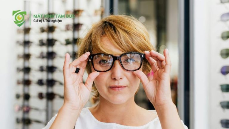 Đeo kính có ảnh hưởng đến mũi không? Hướng dẫn chọn gọng kính phù hợp