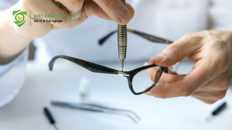Gọng kính Bolon trẻ trung cho học sinh và sinh viên năng động
