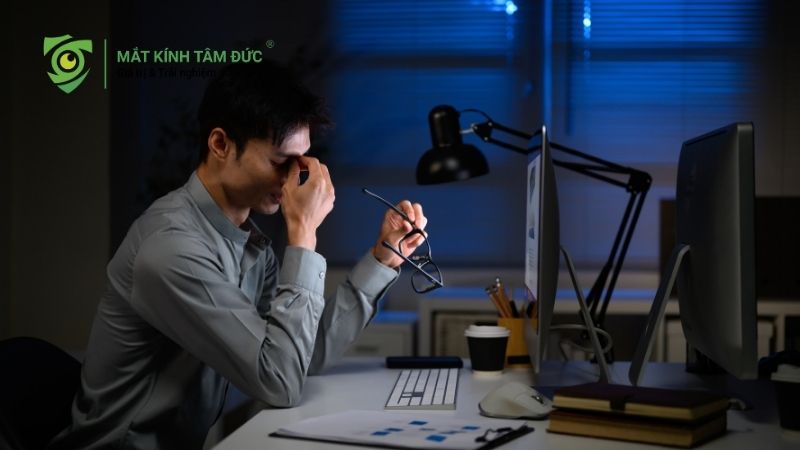 Không đeo kính cận thường xuyên có sao không khi mắt mỏi, nhức đầu và thị lực suy giảm