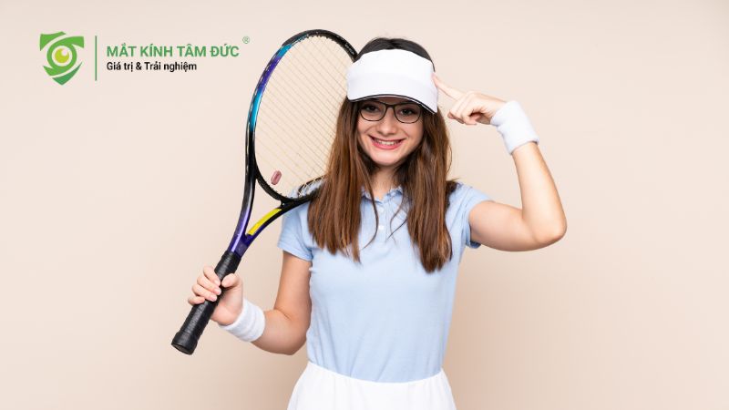 Top mẫu kính cận cho người chơi thể thao được ưa chuộng hiện nay