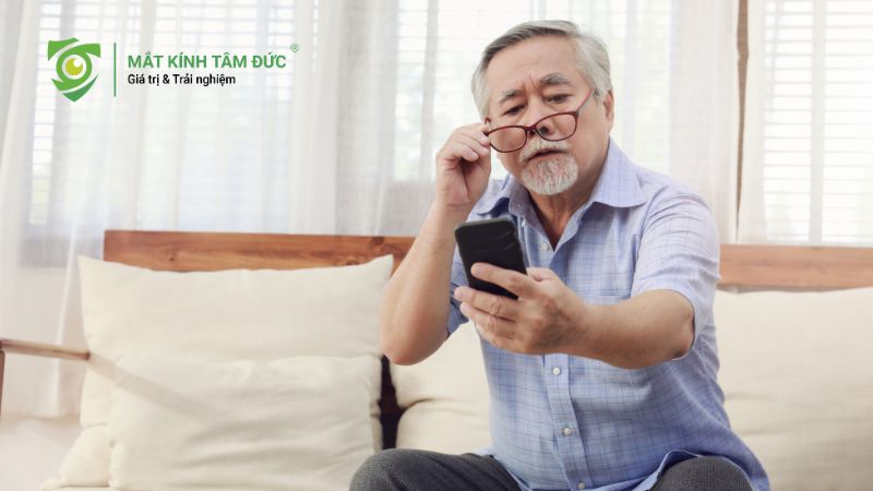 Lão thị đeo kính gì? Hướng dẫn chọn kính lão thị đúng cách