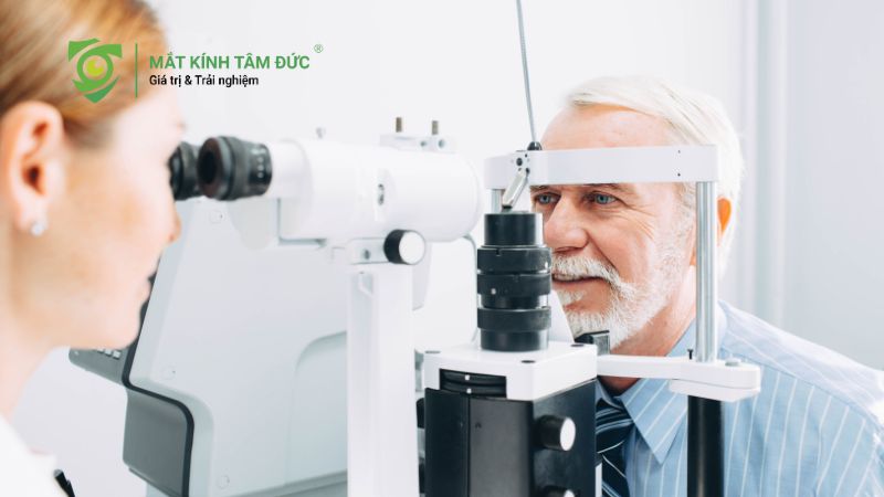 Lão thị đeo kính gì? Hướng dẫn chọn kính lão thị đúng cách