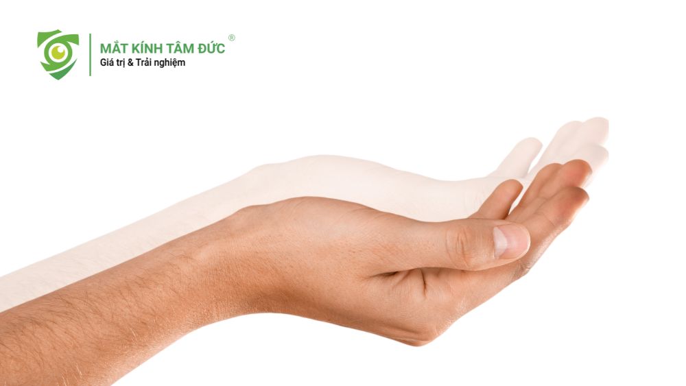 Rối loạn thị giác là gì? Hiện tượng nhìn đôi khiến người bệnh rối loạn thị giác cảm thấy mất phương hướng khi quan sát sự vật