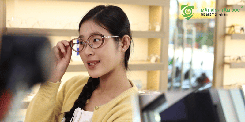 Gọng kính thời trang tại Mắt kính Tâm Đức